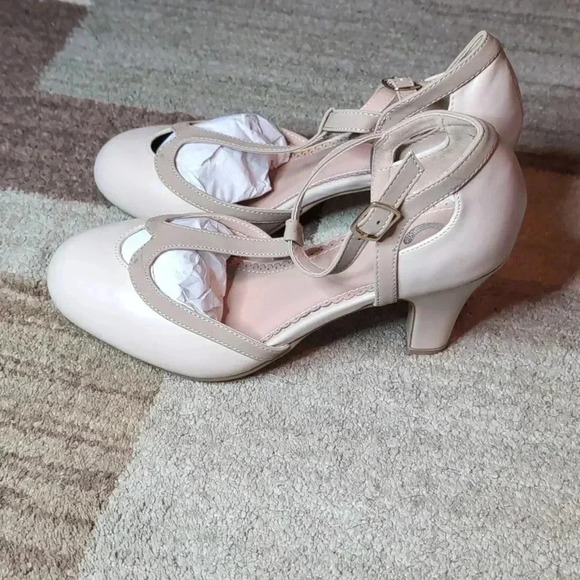 Journee Collection Olina Women's Mary Jane Heels - Picture 2 of 10